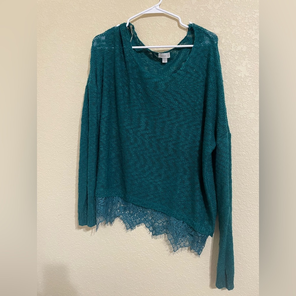 Decree Size L gently used sweater top